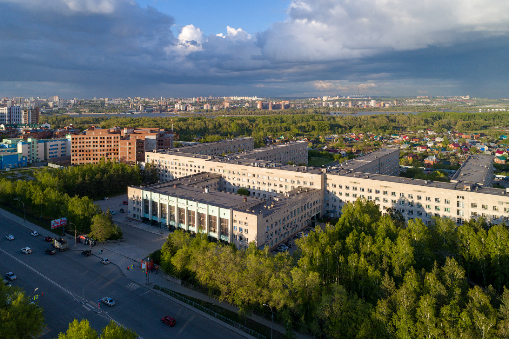 Вертолет вылетел из Новосибирска за мальчиком, которого сбил депутат